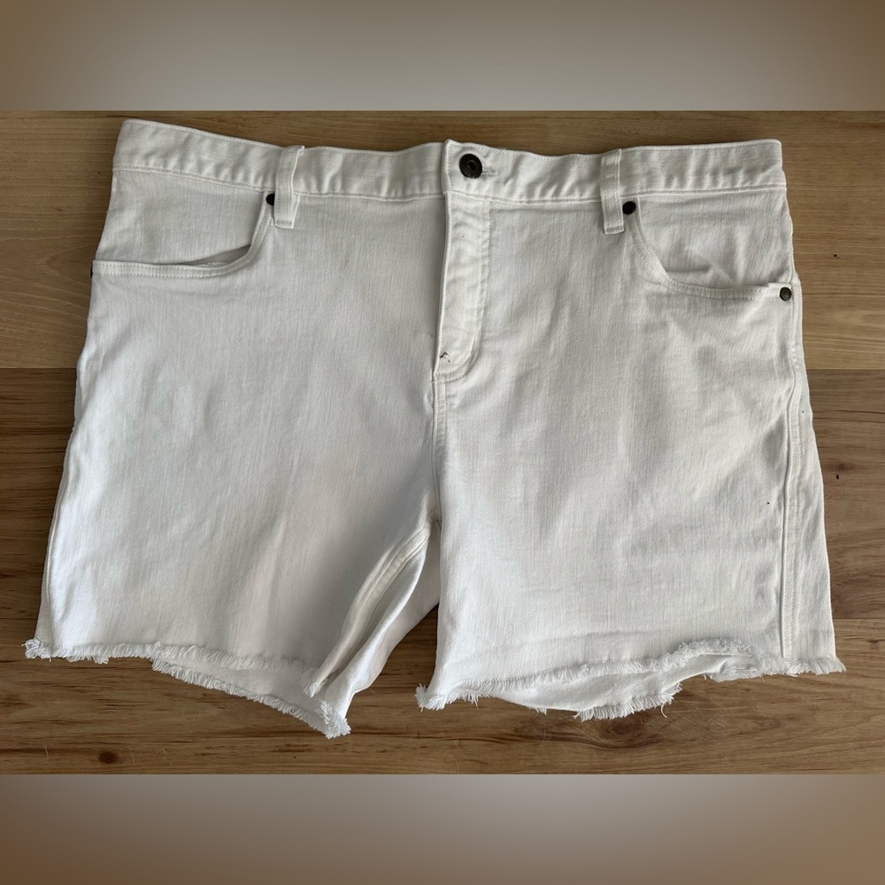 Carve Designs White Shorts size 14
